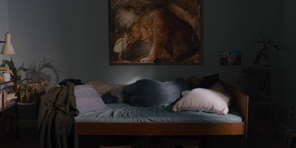 Poor Little Bear Canvas | Midsommar