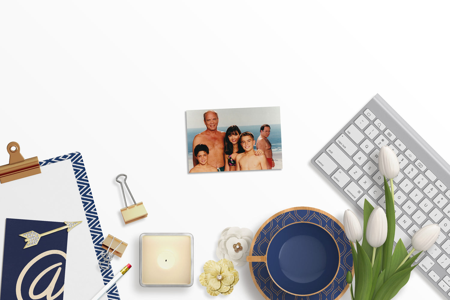 George Costanza Photobomb | Seinfeld | ReplicaPropStore